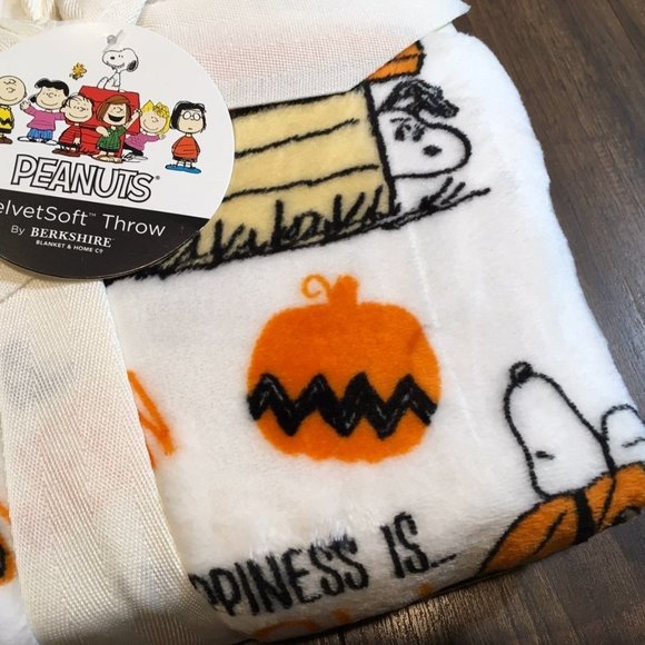 SNOOPY Halloween "Great Pumpkin" Decorative Throw - Picture 2 of 6
